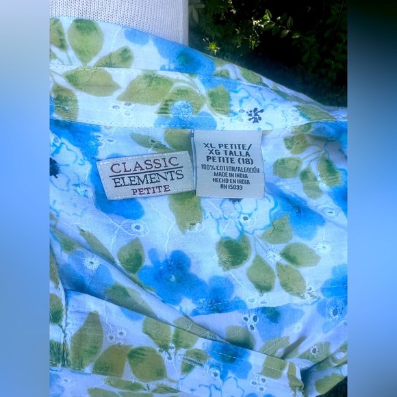 Blue and Green Floral 🌷Women's Button Down Shirt - Picture 6 of 7